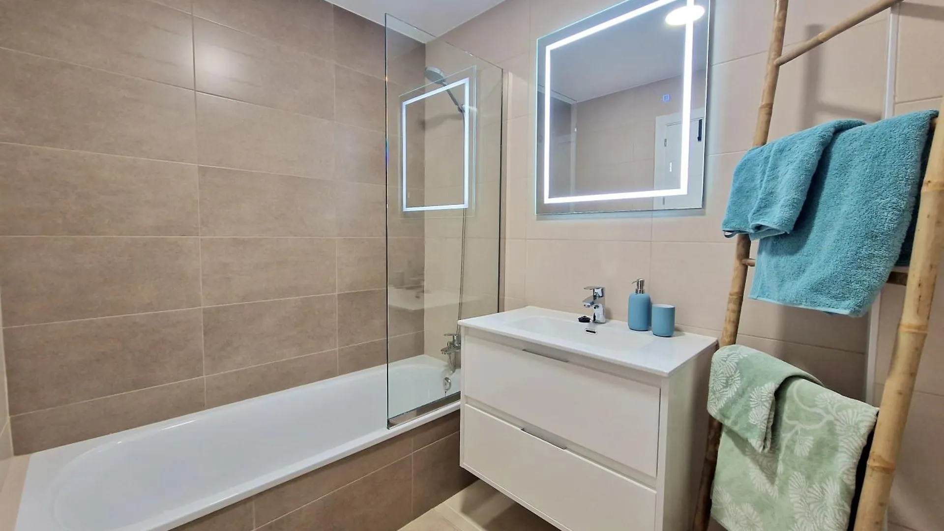 Sr Colinas Del Faro 2 Bdr In Mijas Costa Apartman